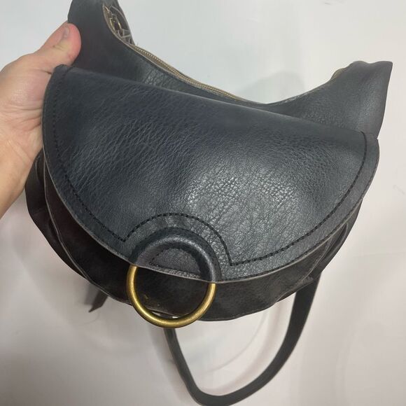 Elegant Black Crossbody Bag - Picture 3 of 10